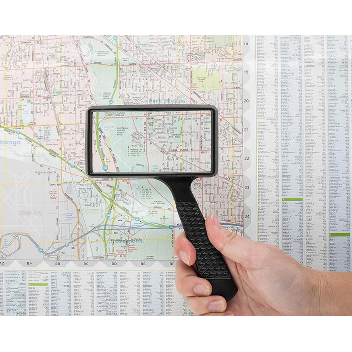 Et rektangulært håndholdt forstørrelsesglas