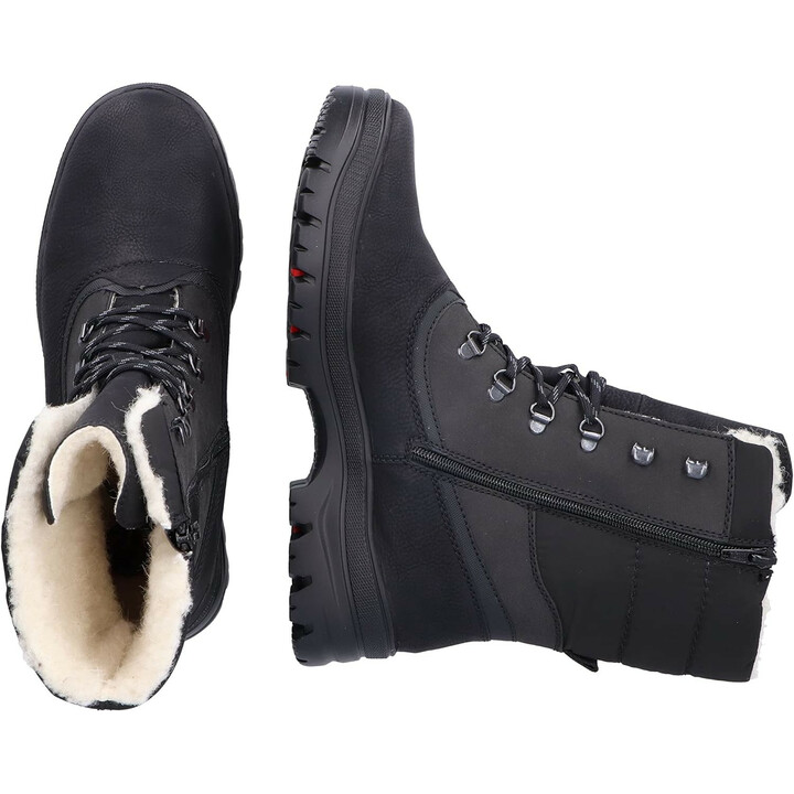 Seniorin talvikengät nastoilla