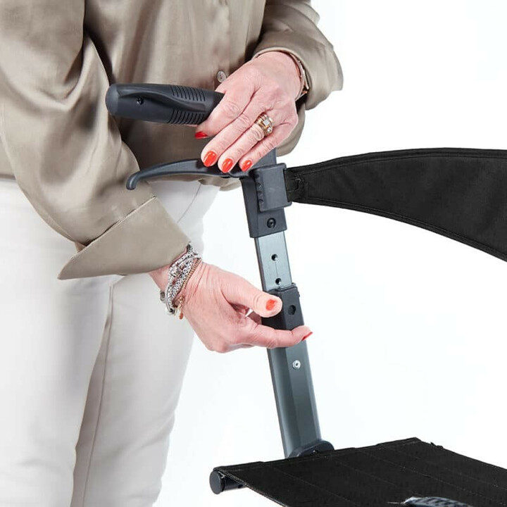 Sort rollator, ergonomisk og kompakt, ergonominen ja kompakti