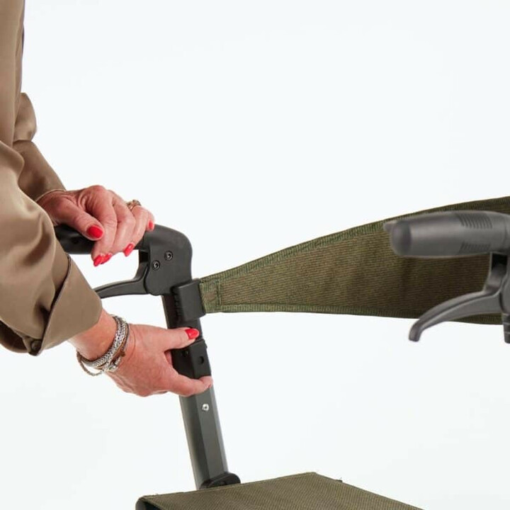 Grøn rollator, ergonomisk og kompakt, ergonominen ja kompakti