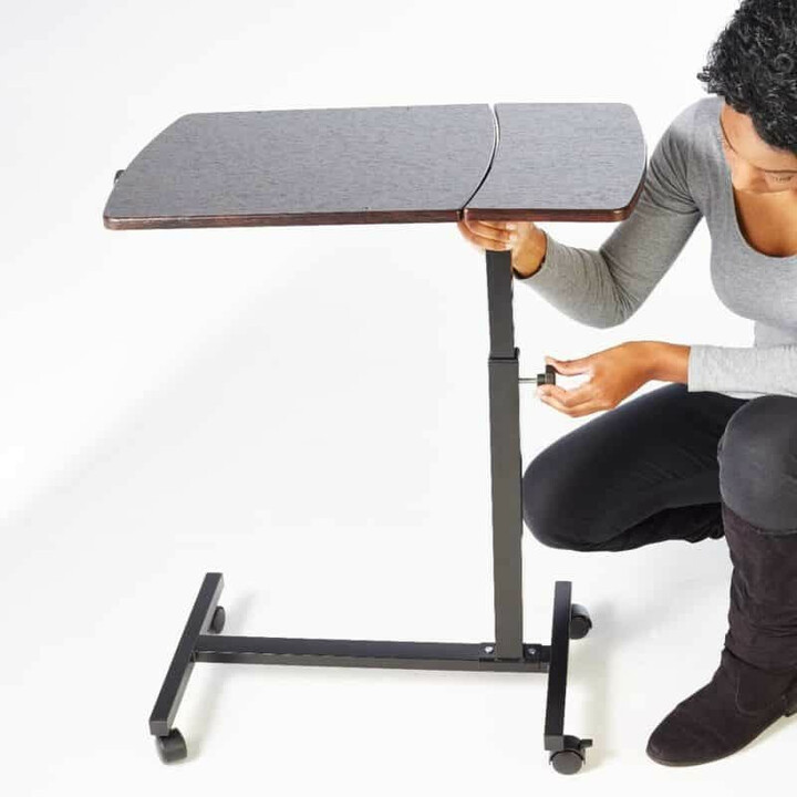 Justerbart sidebord til sengen