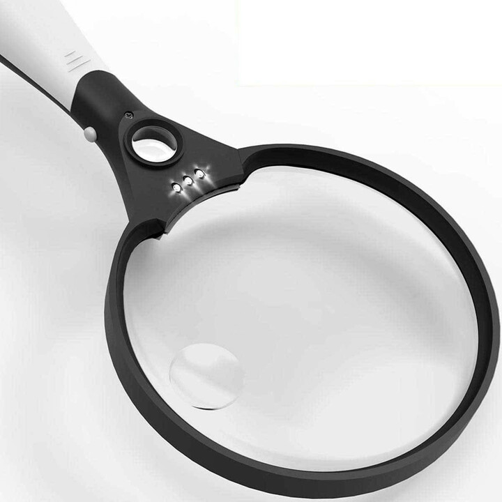 Et stort forstørrelsesglas