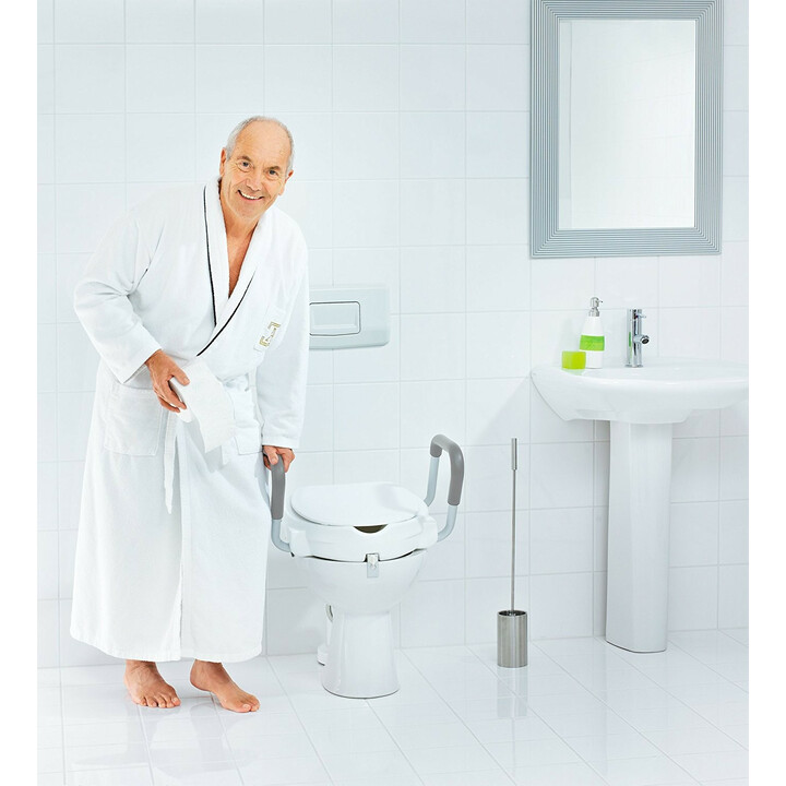 Hævet toiletsæde med armlæn