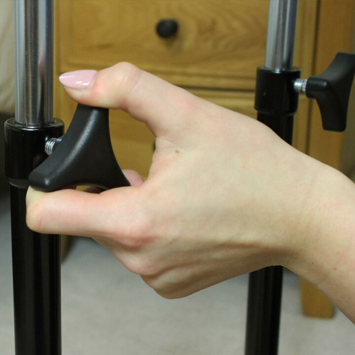 Multifunktionelt seng- og sofabord med hjul