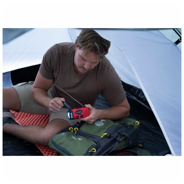 Nødradio med lys og flere strømmuligheder