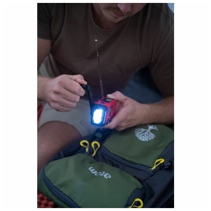 Nødradio med lys og flere strømmuligheder