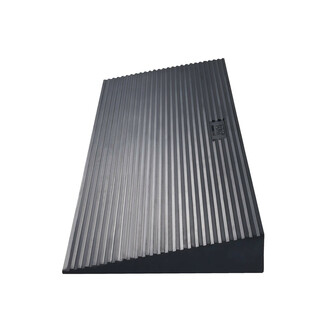 Naturgummi kantrampe 90 x 20 x 4 cm sk rebart skridsikker overflade med dobbeltsidet tape 15 ton b reevne