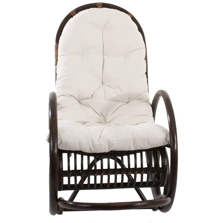 Brun gyngestol i rattan